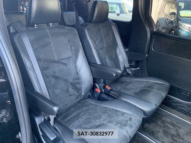 Toyota VOXY 2019-03 347585-16