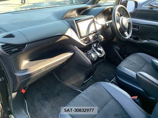 Toyota VOXY 2019-03 347585-18