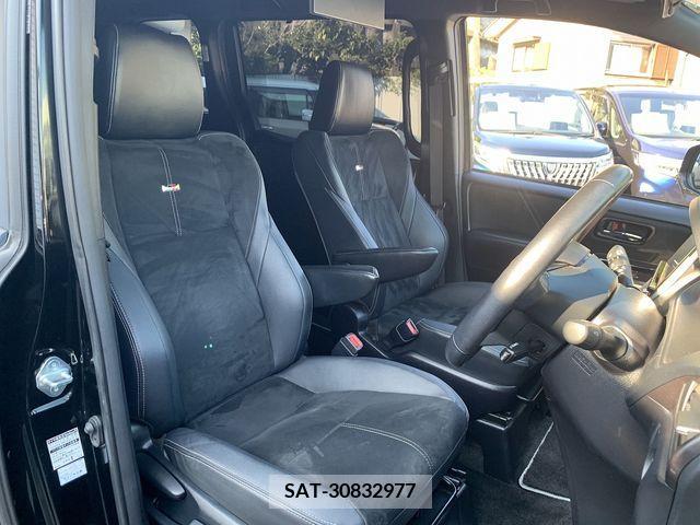 Toyota VOXY 2019-03 347585-14