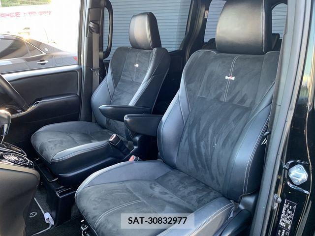Toyota VOXY 2019-03 347585-17