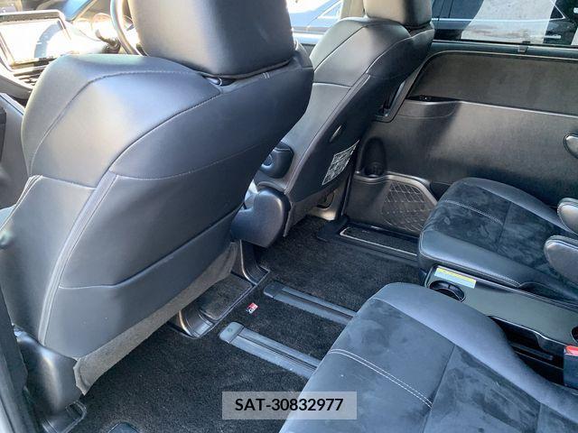 Toyota VOXY 2019-03 347585-19