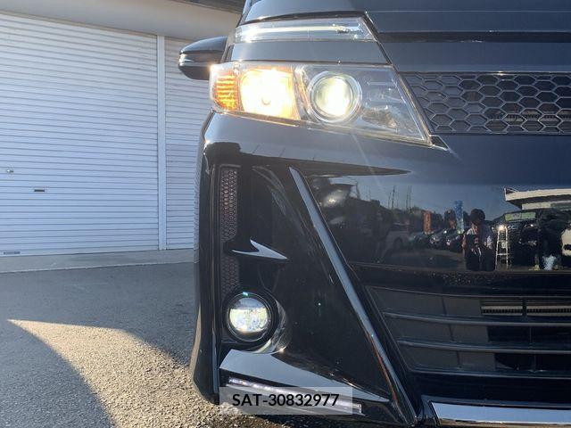 Toyota VOXY 2019-03 347585-13