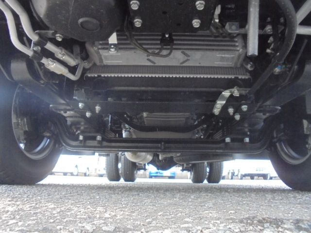 Mitsubishi CANTER 2023-04 22707-18
