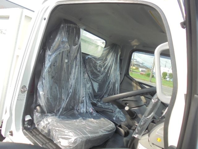 Mitsubishi CANTER 2023-04 22707-7