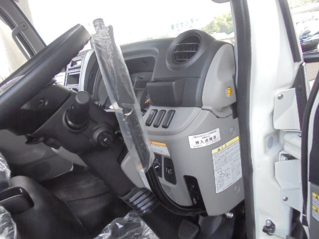Mitsubishi CANTER 2023-04 22707-8