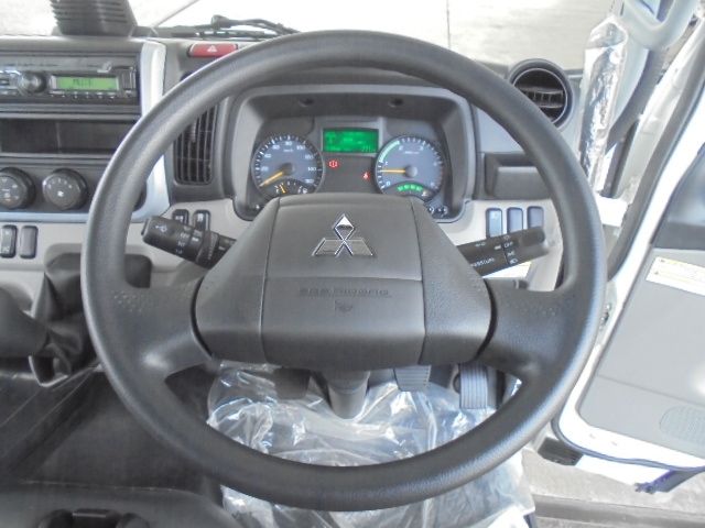 Mitsubishi CANTER 2023-04 22707-1