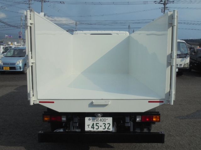 Mitsubishi CANTER 2023-04 22707-28