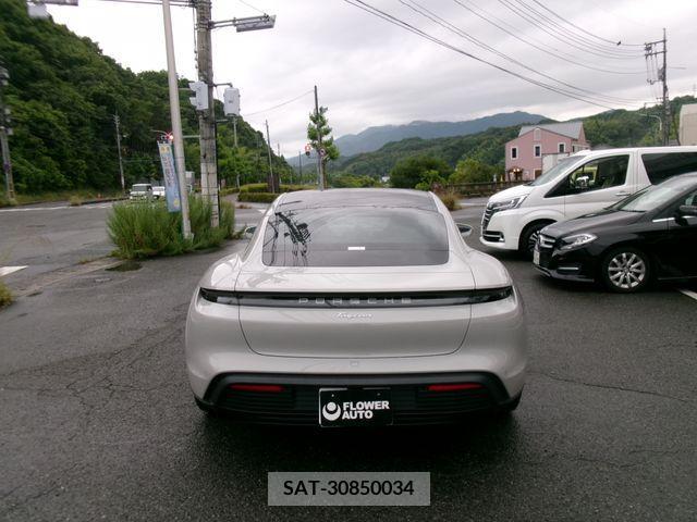 Porsche Taycan 2024-05 320057-7