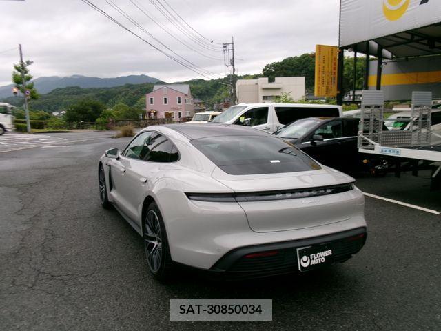 Porsche Taycan 2024-05 320057-4