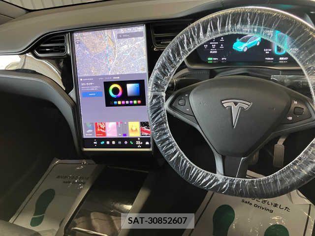 Tesla MODEL X 2018-09 299039-4