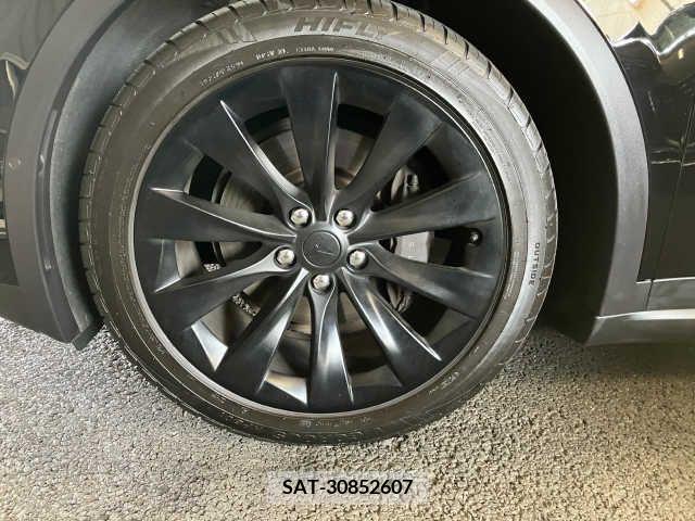 Tesla MODEL X 2018-09 299039-5