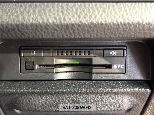 Toyota VOXY 2015-03 321433-6