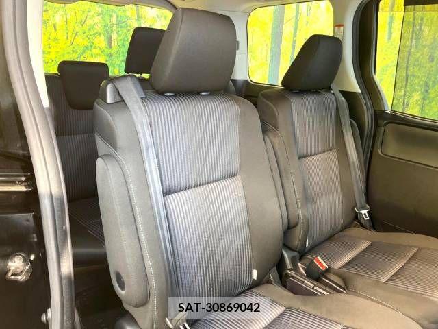 Toyota VOXY 2015-03 321433-9