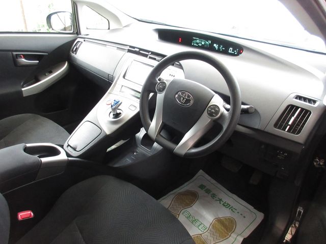 Toyota PRIUS 2012-07 935-6