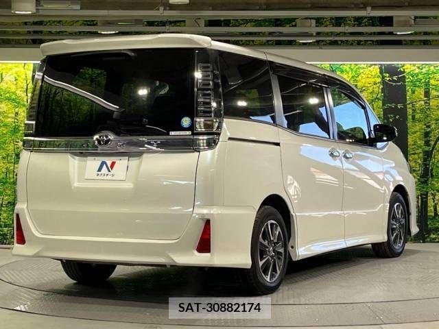 Toyota VOXY 2018-03 205876-18