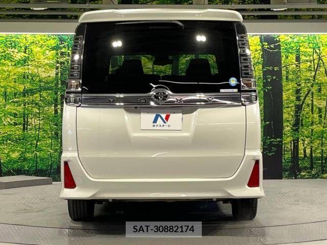 Toyota VOXY 2018-03 205876-16