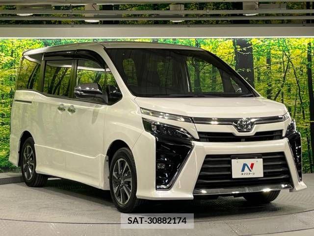 Toyota VOXY 2018-03 205876-17