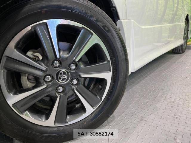 Toyota VOXY 2018-03 205876-14