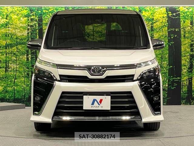 Toyota VOXY 2018-03 205876-15