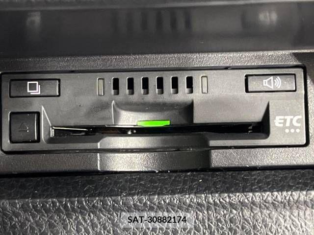 Toyota VOXY 2018-03 205876-7