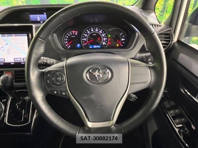 Toyota VOXY 2018-03 205876-8