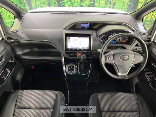 Toyota VOXY 2018-03 205876-1