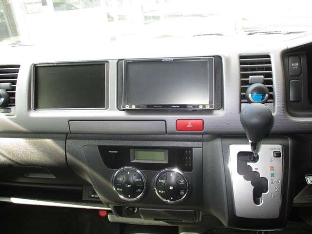 Toyota HIACE WAGON 2013-10 193709-11