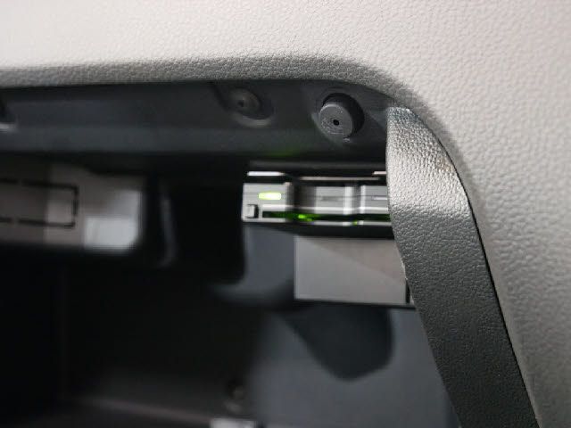 VolksWagen POLO 2016-11 24781-19