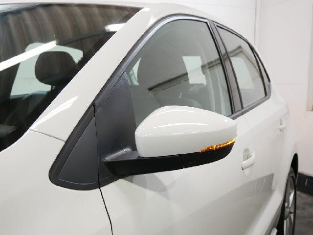 VolksWagen POLO 2016-11 24781-26