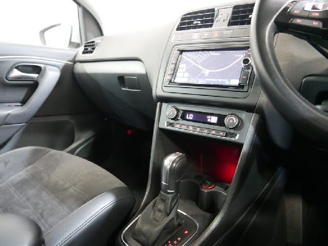 VolksWagen POLO 2016-11 24781-15