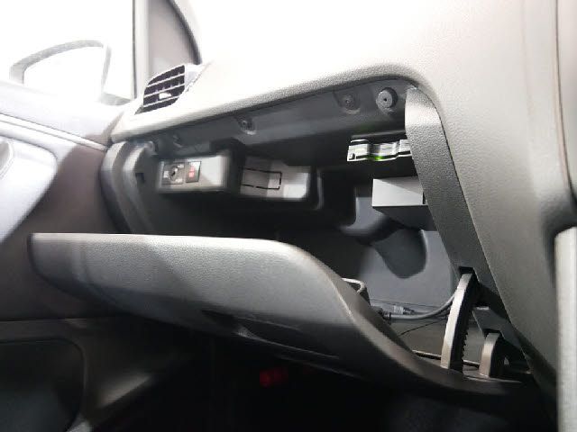 VolksWagen POLO 2016-11 24781-18