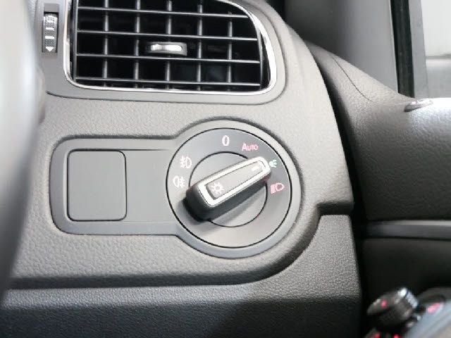 VolksWagen POLO 2016-11 24781-14
