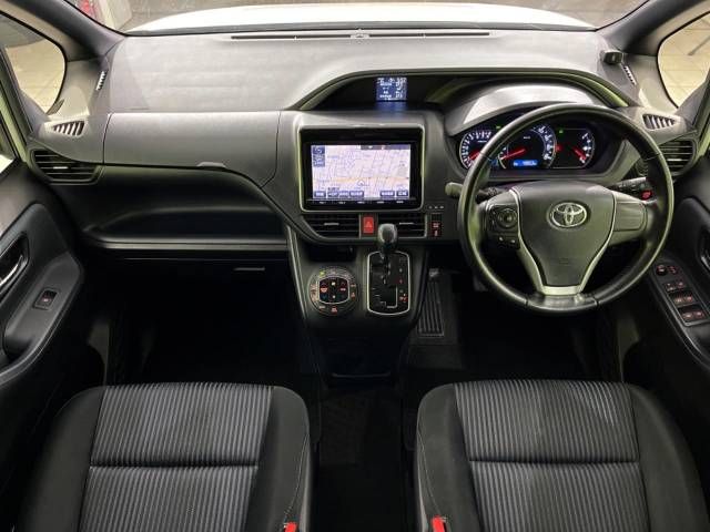 Toyota VOXY 2014-12 184659-1