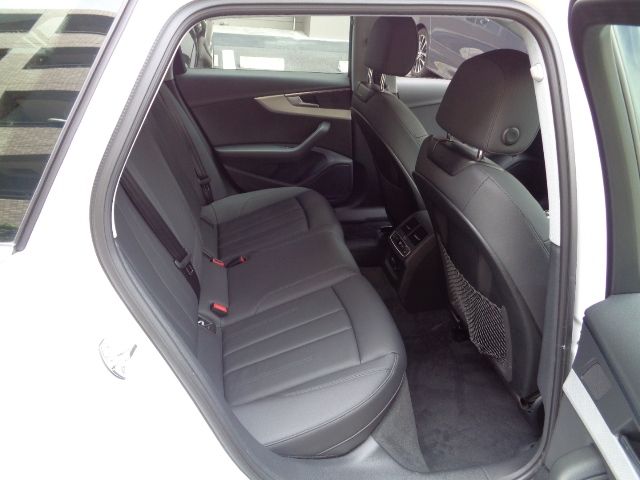 Audi A4 2021-05 2471-18