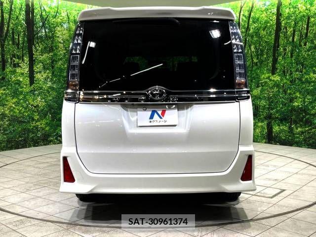 Toyota VOXY 2015-11 289186-15