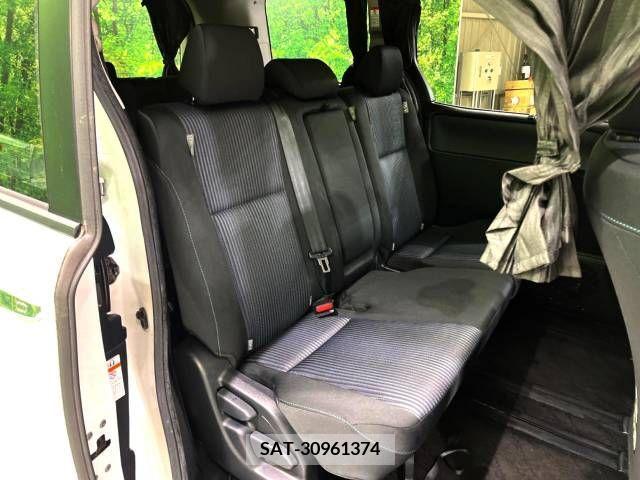 Toyota VOXY 2015-11 289186-11