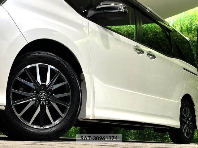 Toyota VOXY 2015-11 289186-9