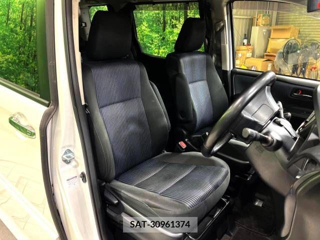 Toyota VOXY 2015-11 289186-10