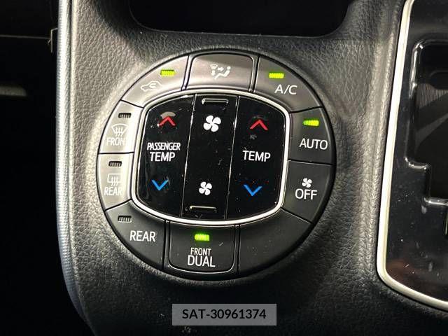 Toyota VOXY 2015-11 289186-5