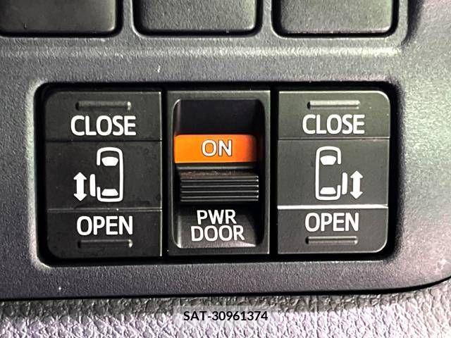 Toyota VOXY 2015-11 289186-4