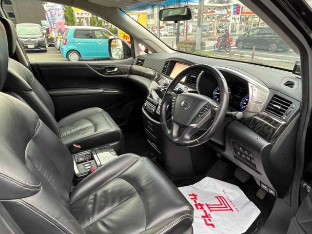 Nissan ELGRAND 2019-05 26762-12