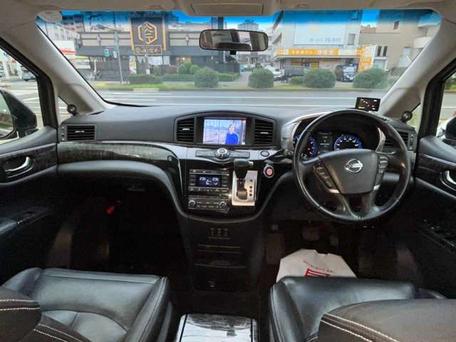 Nissan ELGRAND 2019-05 26762-18