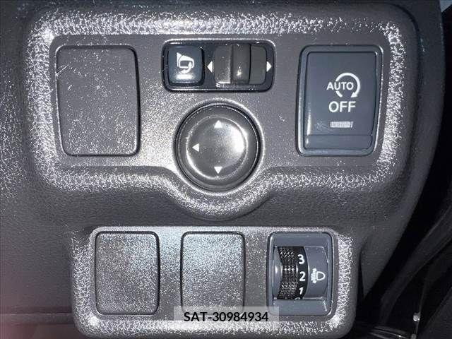 Nissan NOTE 2013-06 302309-5