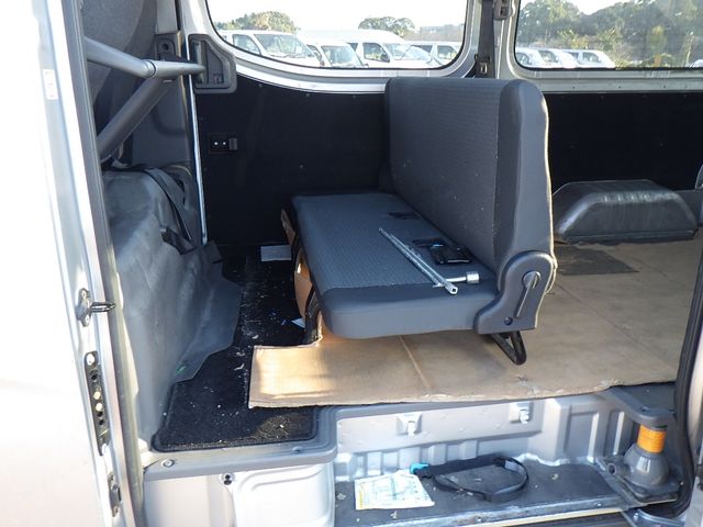 Nissan NV350 Caravan 2018-11 195112-10