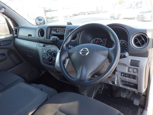 Nissan NV350 Caravan 2018-11 195112-1
