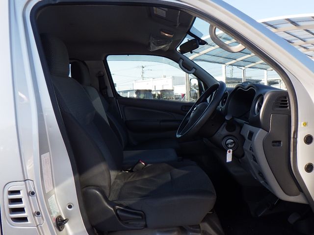 Nissan NV350 Caravan 2018-11 195112-7