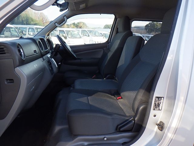 Nissan NV350 Caravan 2018-11 195112-9