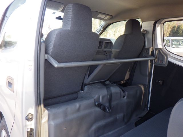 Nissan NV350 Caravan 2018-11 195112-11