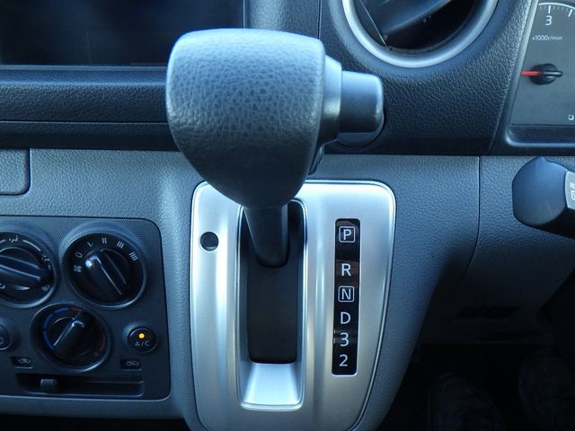 Nissan NV350 Caravan 2018-11 195112-17