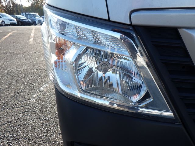 Nissan NV350 Caravan 2018-11 195112-22